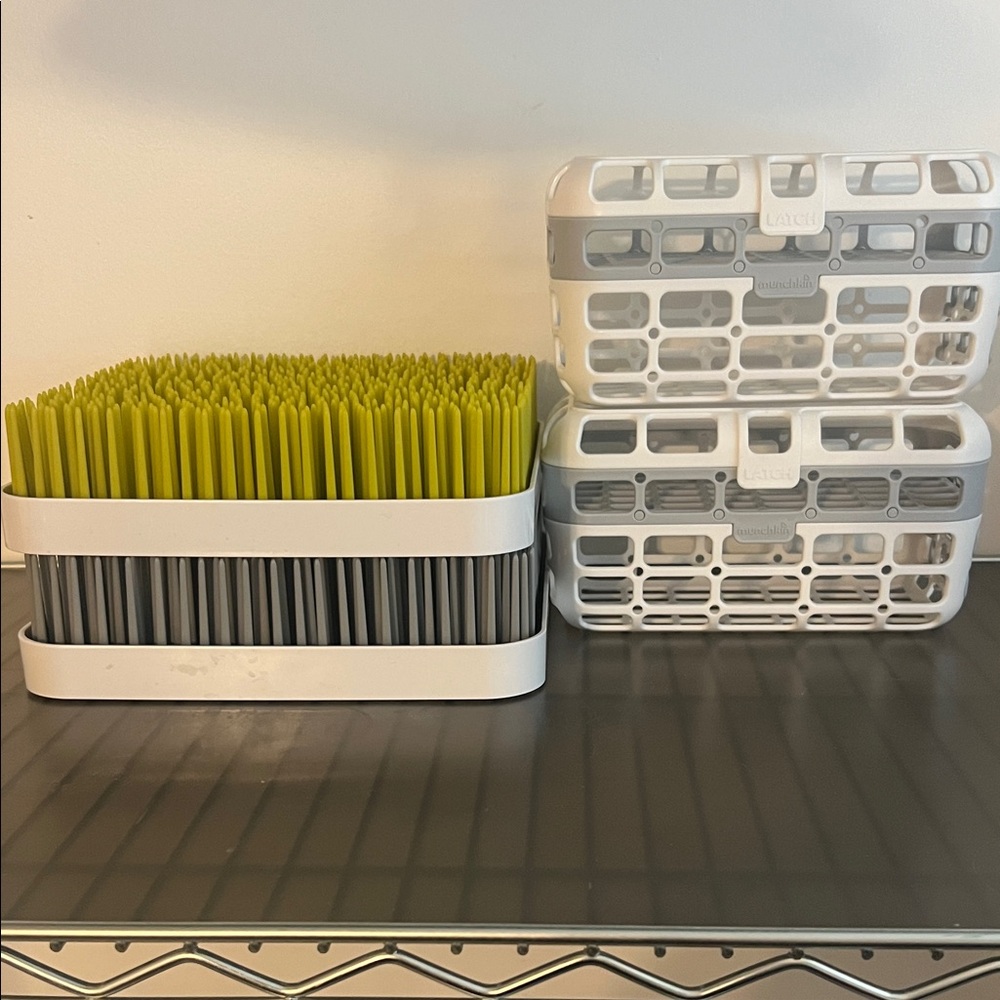 Grass Countertop Drying Rack in White and Green